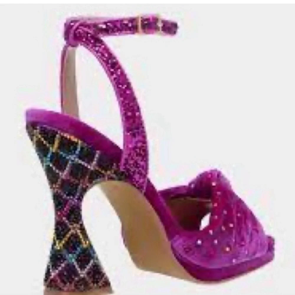 Betsey Johnson Alianna Magenta Velvet Flared 4” Heel Sandal Strap Open Toe 7.5